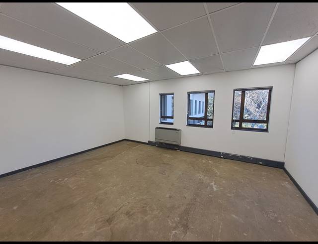 423M² OFFICE TO LET IN HYDE PARK